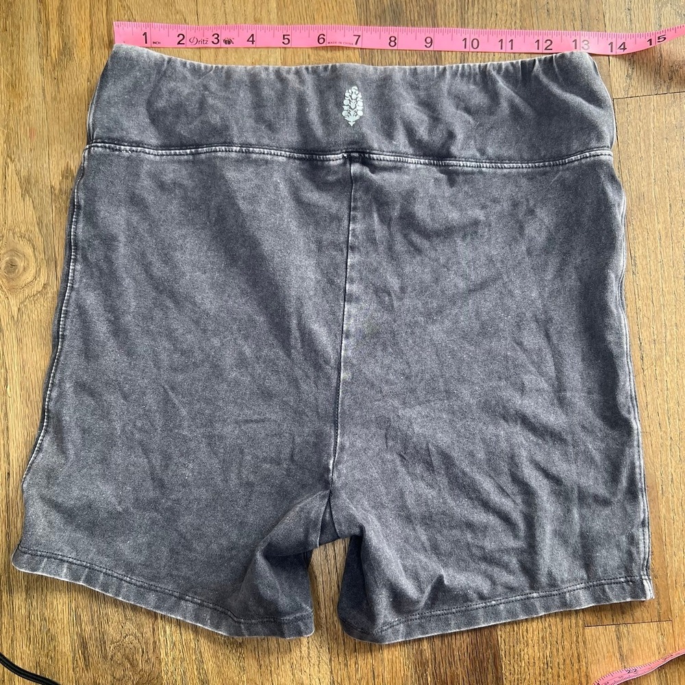 SOLD
by Free People Gray Athletic biker Shorts size Large - Picture 7 of 9